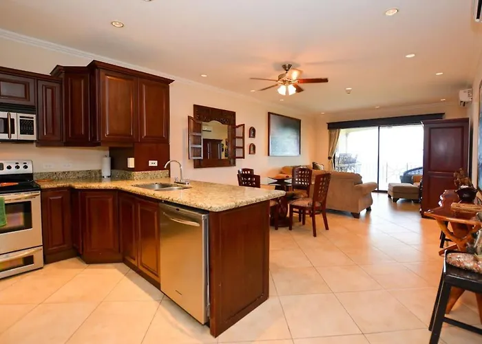 Fifth-floor With Breathtaking Ocean Views, Stylish Interior & Prime Location Near Flamingo Сasa de vacaciones Playa Flamingo