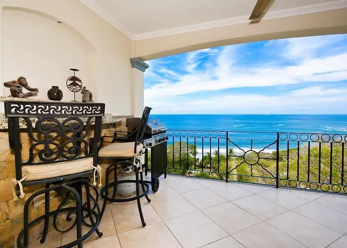 Сasa de vacaciones Fifth-floor With Breathtaking Ocean Views, Stylish Interior & Prime Location Near Flamingo *