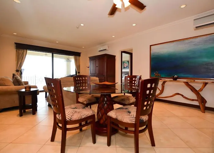 Fifth-floor With Breathtaking Ocean Views, Stylish Interior & Prime Location Near Flamingo Сasa de vacaciones Playa Flamingo