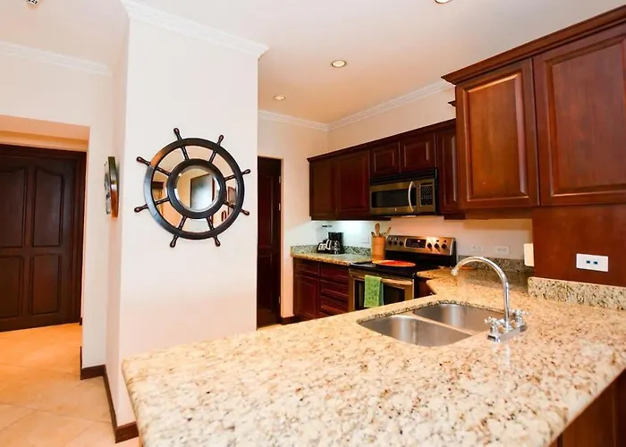Fifth-floor With Breathtaking Ocean Views, Stylish Interior & Prime Location Near Flamingo * Playa Flamingo