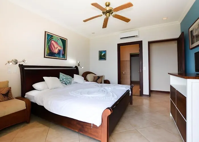 Fifth-floor With Breathtaking Ocean Views, Stylish Interior & Prime Location Near Flamingo Playa Flamingo