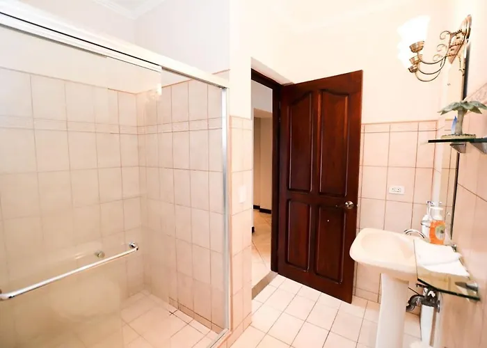 Fifth-floor With Breathtaking Ocean Views, Stylish Interior & Prime Location Near Flamingo Сasa de vacaciones Playa Flamingo