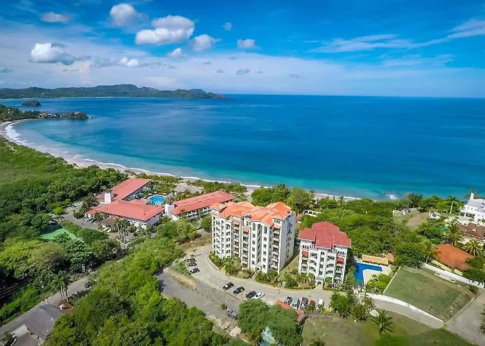 Fifth-floor With Breathtaking Ocean Views, Stylish Interior & Prime Location Near Flamingo Сasa de vacaciones Playa Flamingo